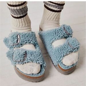 Papillio Arizona Teddy Shearling
Birkenstock 38US 7-7.5 NEW 
Aqua Sandals